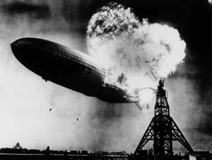 Hindenburg_burning,_1937