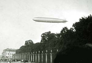 Zeppelin_above_Leningrad